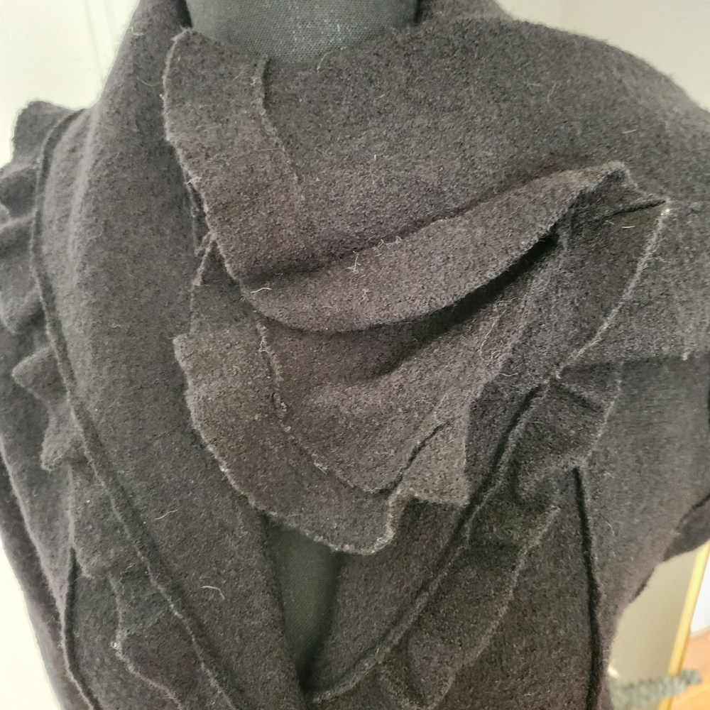 Harve Benard Black Ruffled Blazer - Picture 4 of 6